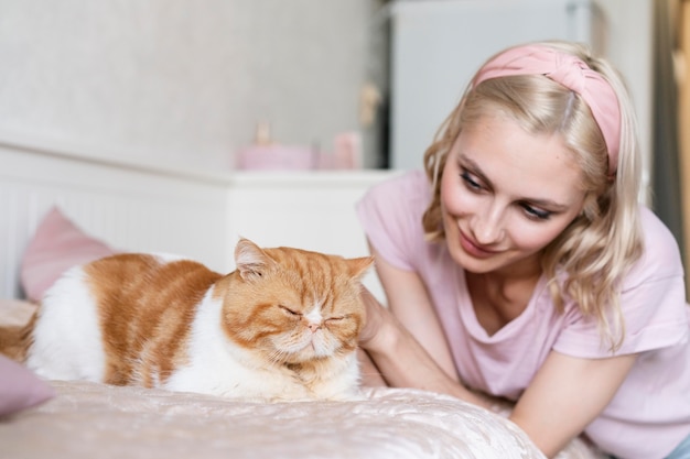 How Many Times Should A Cat Eat A Day?