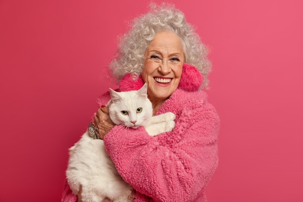 How Much Should Senior Cats Eat?